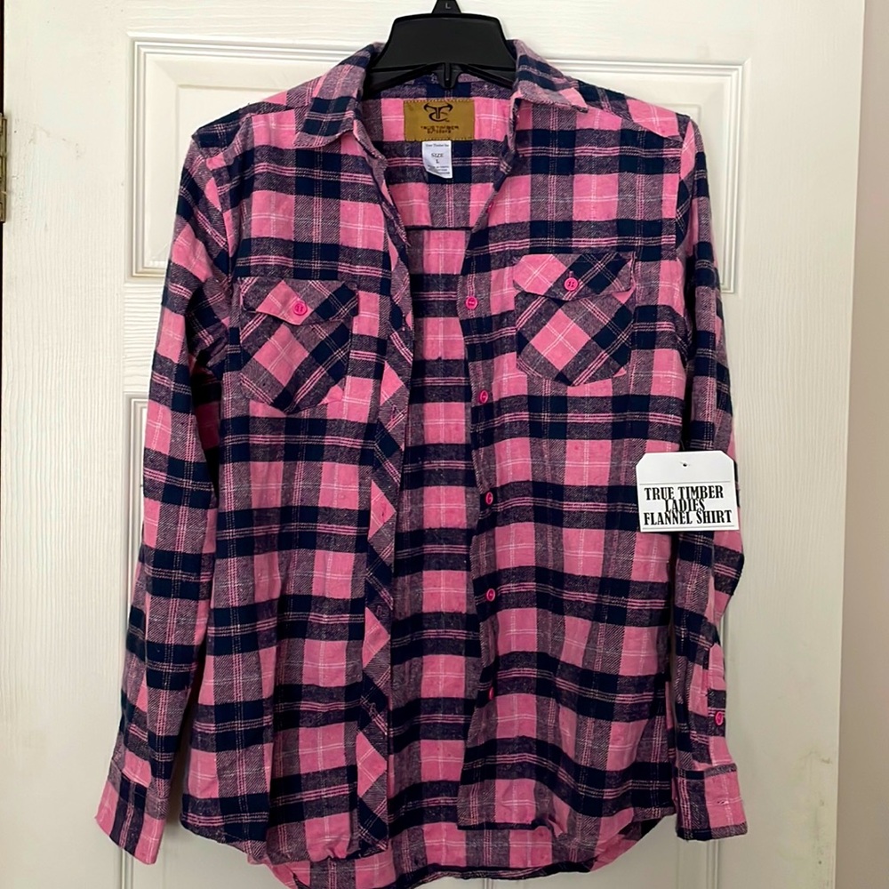 Cute ladies flannel shirt, new with tags!